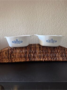 2 Corning Ware 2 3/4 cup cookware safe for microwave.  Classic design!